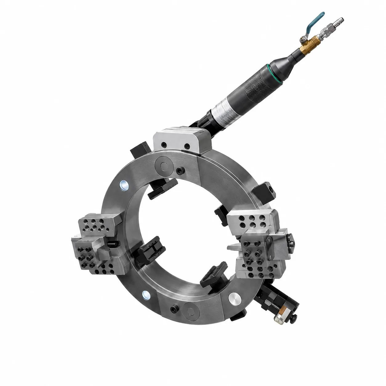 Chuck-type self-centering beveler with pneumatic drive and 4-jaw clamp blocks