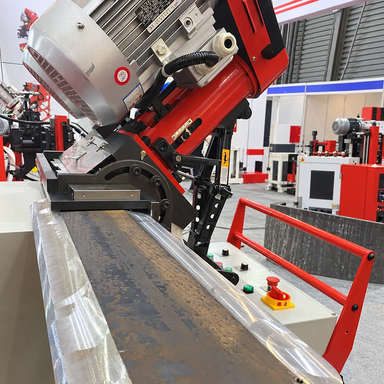 DMM-900X bevelling the edge of a heavy steel plate at an exhibition stand