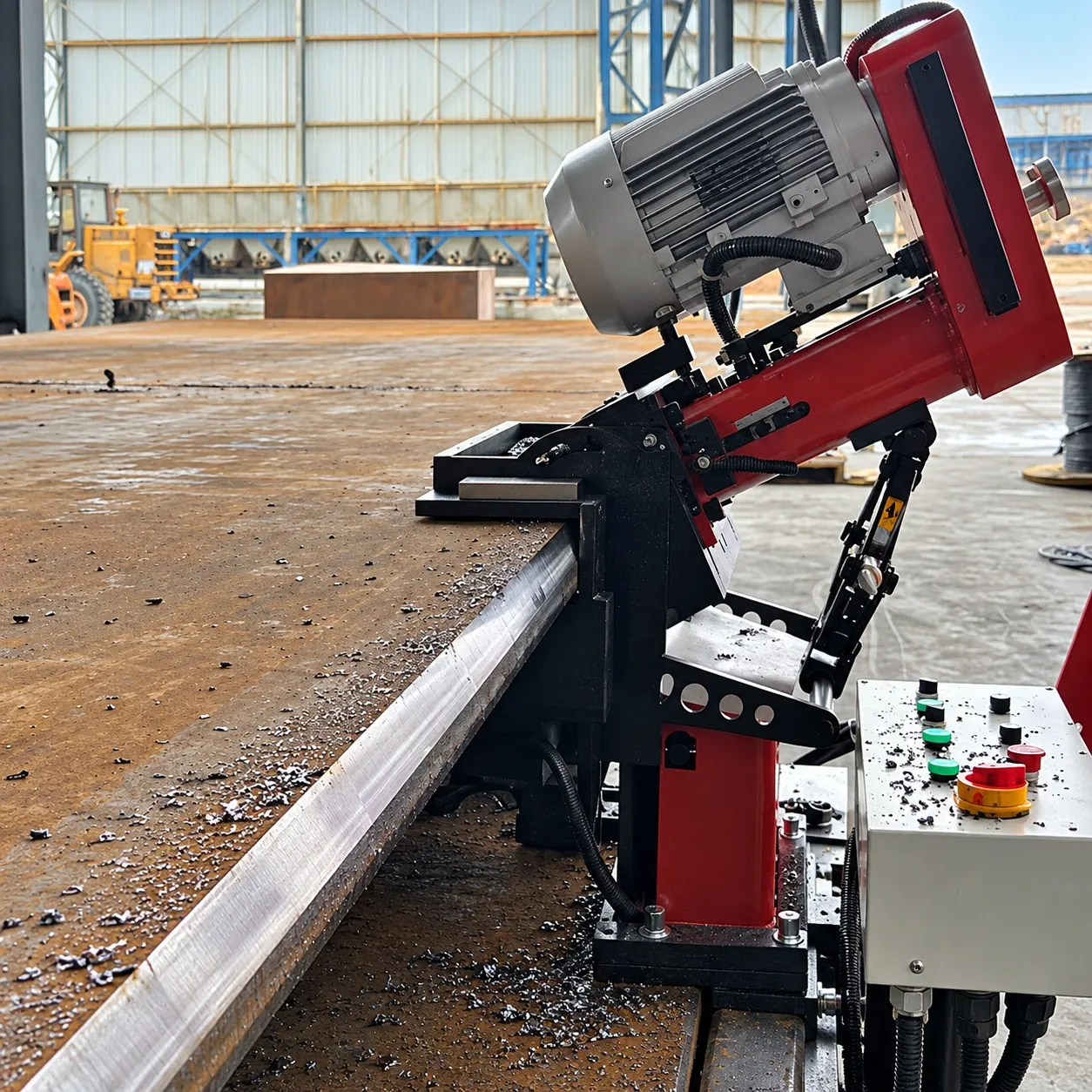 DMM-900X cutter head and control box while bevelling a long plate edge