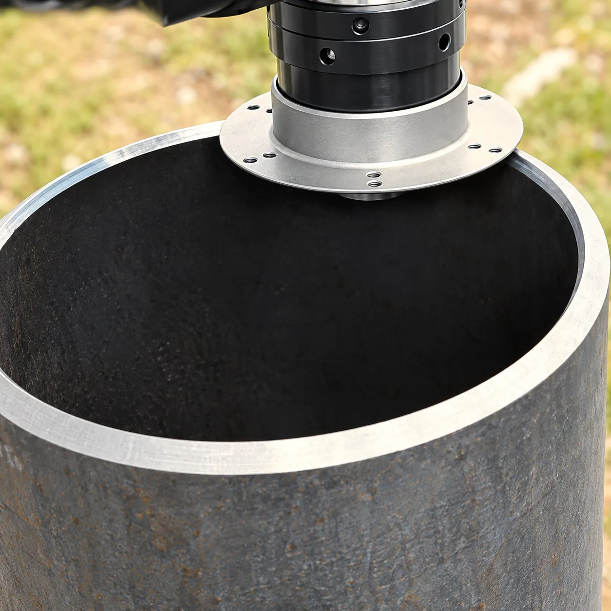 HDL handheld edge miller chamfering the inside edge of a pipe end