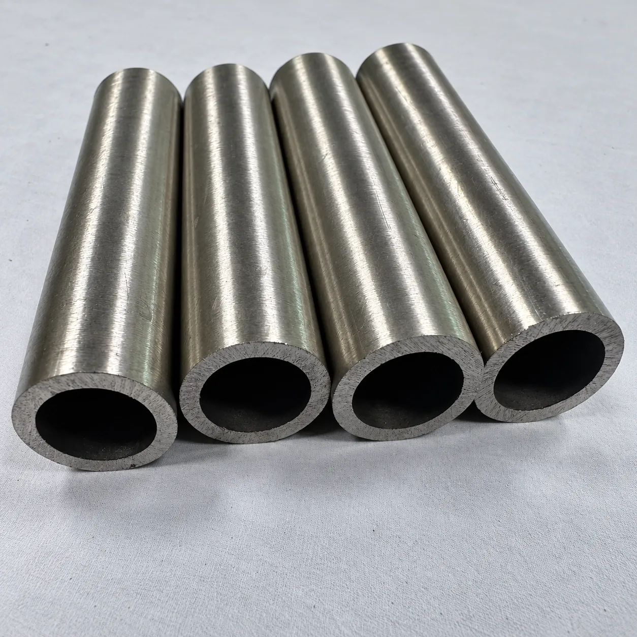 Stainless steel thick-wall tubes with ends faced square on the LPM