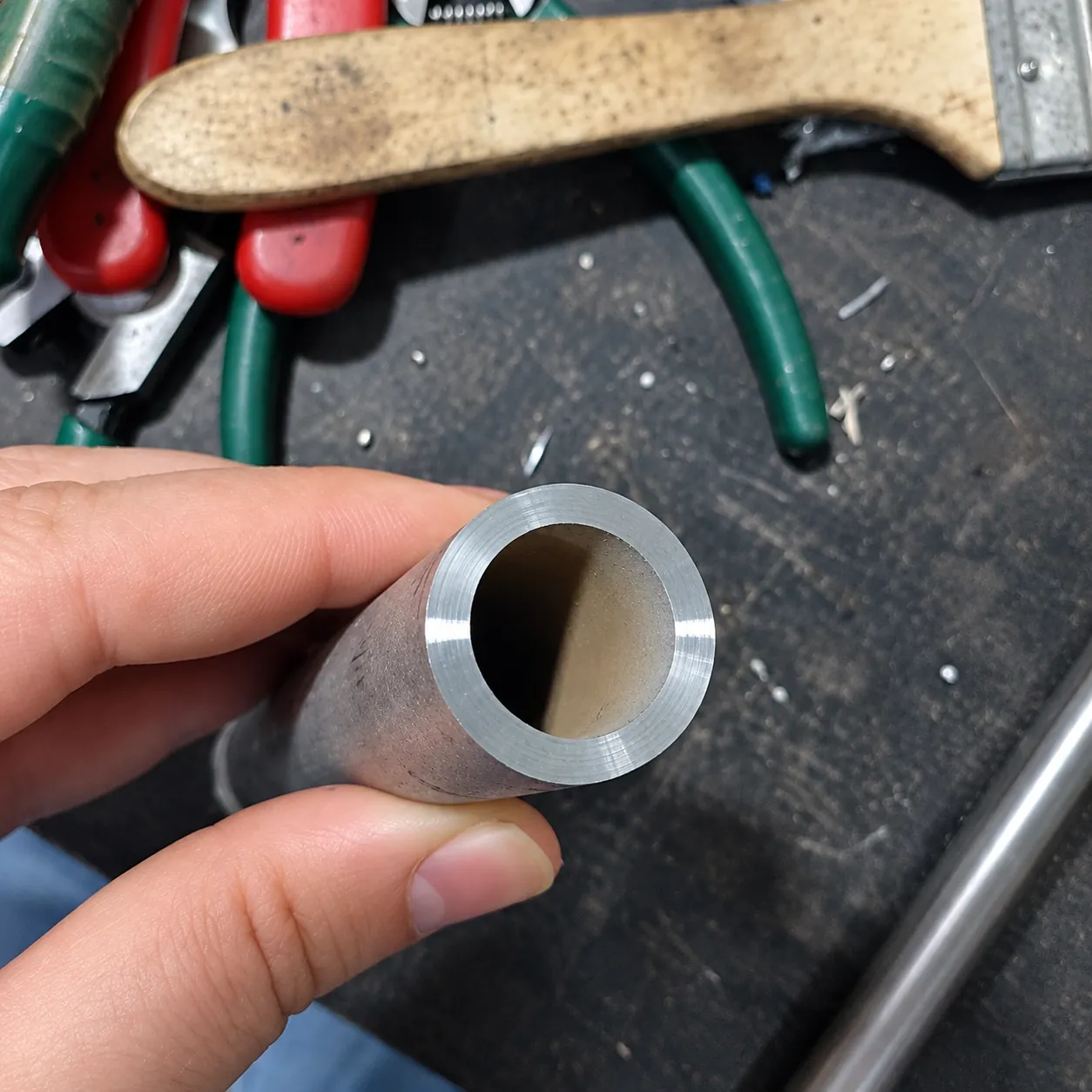 Tube end faced square and burr-free by the LPM