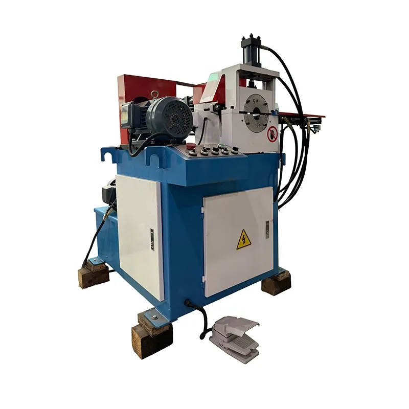 Single-head chamfering machine clamp and tool head